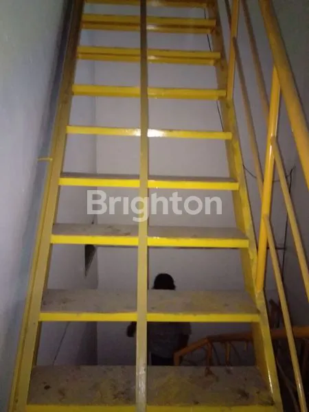 image 3,5 LANTAI SIAP HUNI RUKO PENGAMPON SQUARE SURABAYA PUSAT (2)