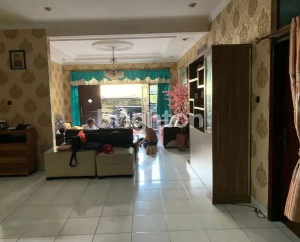 image RUMAH DUA LANTAI (3)