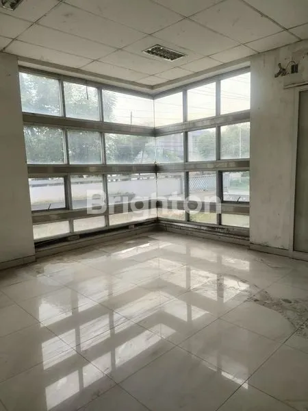 image SHOWROOM LUAS 5.100M² DI TAMAN SIDOARJO, SHM, NEGO (3)