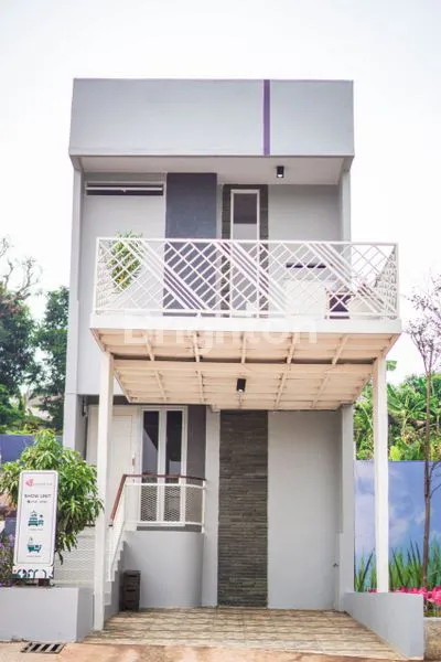image RUMAH MODERN KEKINIAN DENGAN BALKON NYAMAN DAN LUAS DI DEPOK (3)