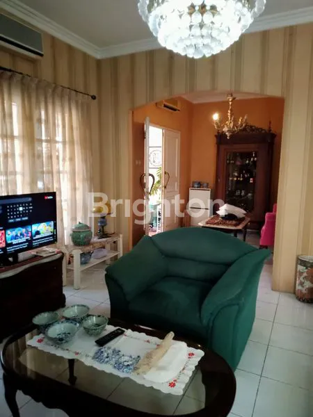 image RUMAH MEWAH DAN ASRI 2 LANTAI DI PERUMAHAN ESKLUSIF TOWNHOUSE CIPUTAT (3)