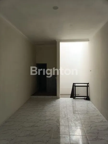 image RUKO GANDENG 3 DALAM KAWASAN RAMAI DAN STRATEGIS DI DEPOK (3)