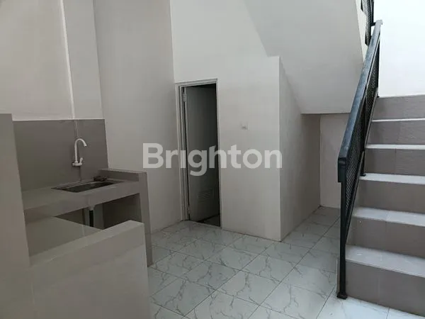 image RUKO GANDENG 3 DALAM KAWASAN RAMAI DAN STRATEGIS DI DEPOK (5)