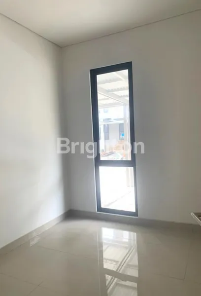 image RUMAH YUTHICA BSD CITY BANGUNAN BARU LOKASI SANGAT STRATEGIS SIRKULASI UDARA BAGUS (5)