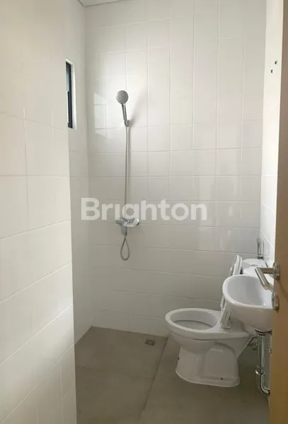 image RUMAH YUTHICA BSD CITY BANGUNAN BARU LOKASI SANGAT STRATEGIS SIRKULASI UDARA BAGUS (6)