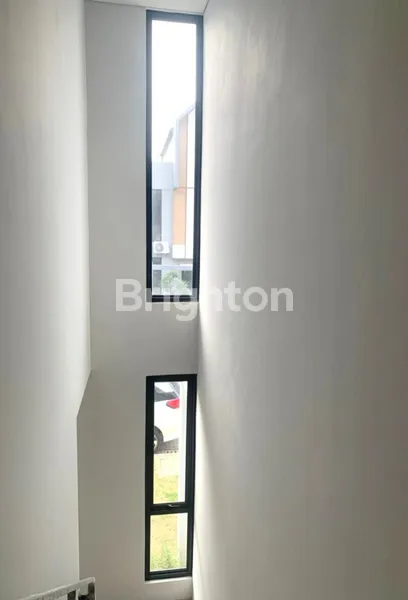 image RUMAH YUTHICA BSD CITY BANGUNAN BARU LOKASI SANGAT STRATEGIS SIRKULASI UDARA BAGUS (8)