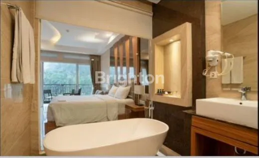 image JUNIOR SUITE ROOM LE EMINENCE  MEMILIKI PEMANDANGAN ALAM TERBAIK SERTA UDARA SEJUK KHAS PUNCAK DI LOKASI YANG STRATEGIS (4)