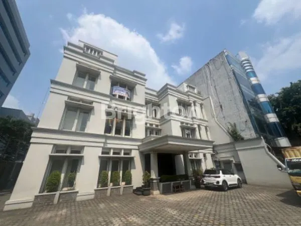 GEDUNG UNTUK KANTOR DI TANAH ABANG 500M2 LANTAI 2 DAN LANTAI 3, BEBAS GANJIL GENAP 5 MENIT KE MRT BUNDARAN HI