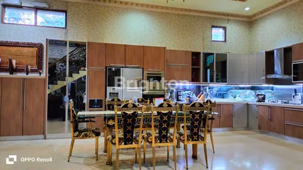 image RUMAH SULTAN BONUS FURNISH PANTAI MENTARI DEKAT PAKUWON CITY KENJERAN MULYOSARI SUTOREJO (5)