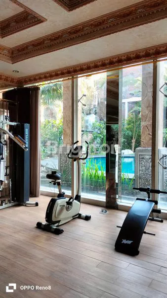 image RUMAH SULTAN BONUS FURNISH PANTAI MENTARI DEKAT PAKUWON CITY KENJERAN MULYOSARI SUTOREJO (8)