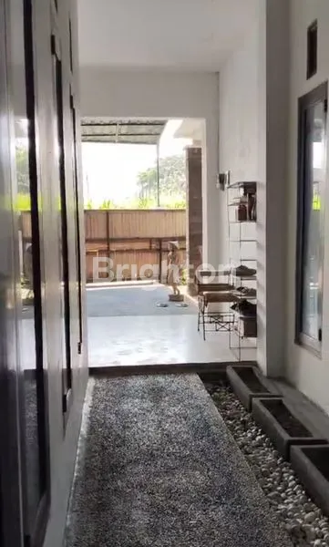 image RUMAH BESAR HALAMAN LUAS VIEW SAWAH (8)