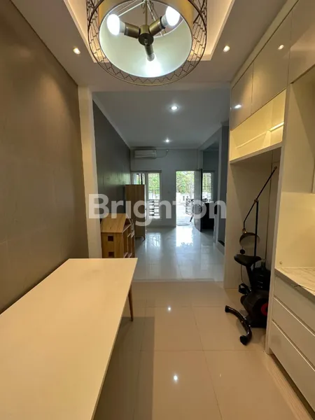 image RUMAH CANTIK 2 LANTAI FULL FURNISHED DI PERUMAHAN WISATA SEMANGGI RUNGKUT -  SURABAYA TIMUR (5)