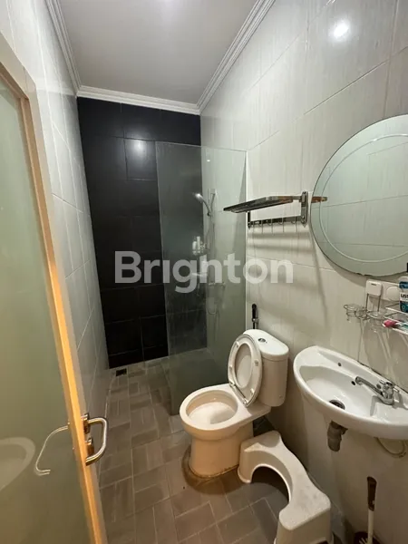 image RUMAH CANTIK 2 LANTAI FULL FURNISHED DI PERUMAHAN WISATA SEMANGGI RUNGKUT -  SURABAYA TIMUR (8)