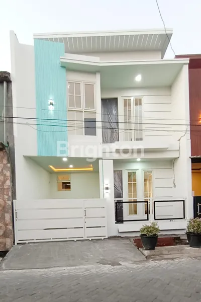 image RUMAH TERMURAH & LOKASI-NE UAPIK JALAN UTAMA PROVINSI 2 LANTAI MODERN MINIMALIS MENGANTI PERMAI (1)