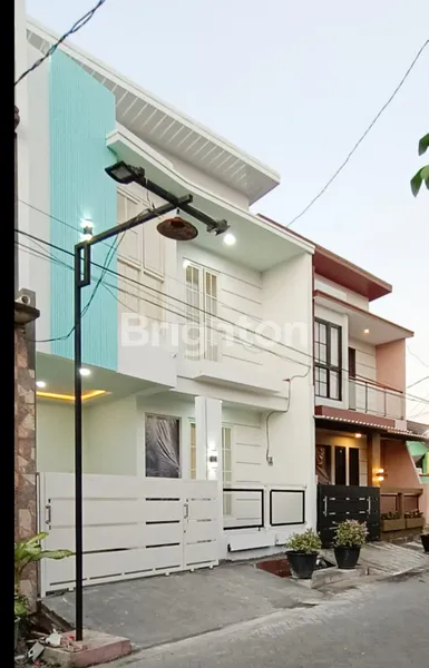 image RUMAH TERMURAH & LOKASI-NE UAPIK JALAN UTAMA PROVINSI 2 LANTAI MODERN MINIMALIS MENGANTI PERMAI (2)