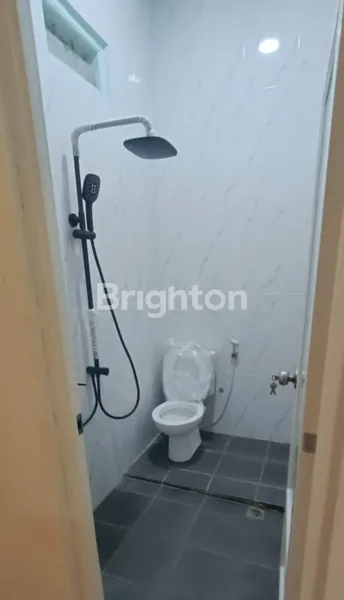 image RUMAH TERMURAH & LOKASI-NE UAPIK JALAN UTAMA PROVINSI 2 LANTAI MODERN MINIMALIS MENGANTI PERMAI (6)