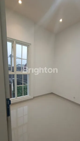 image RUMAH TERMURAH & LOKASI-NE UAPIK JALAN UTAMA PROVINSI 2 LANTAI MODERN MINIMALIS MENGANTI PERMAI (7)