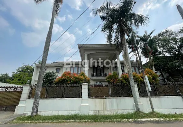 image RUMAH MEWAH LOKASI STRATEGIS SIAP HUNI FASILITAS LENGKAP DEKAT MRT CILANDAK JAKARTA SELATAN (6)