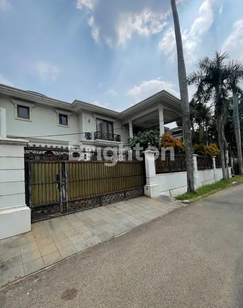 image RUMAH MEWAH LOKASI STRATEGIS SIAP HUNI FASILITAS LENGKAP DEKAT MRT CILANDAK JAKARTA SELATAN (1)