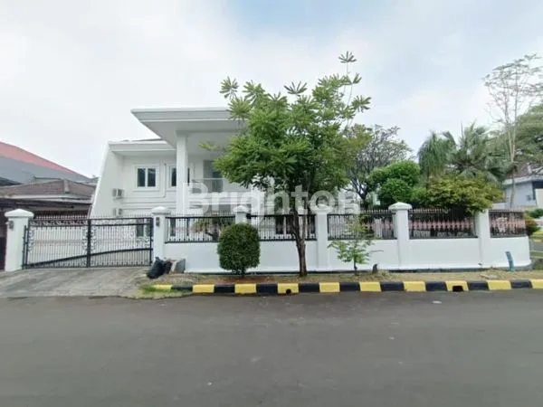 image RUMAH MEWAH INTERCON KEBON JERUK JAKARTA BARAT (1)