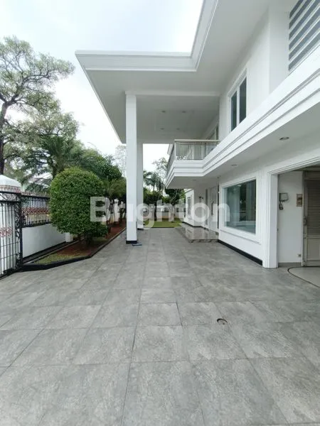 image RUMAH MEWAH INTERCON KEBON JERUK JAKARTA BARAT (3)