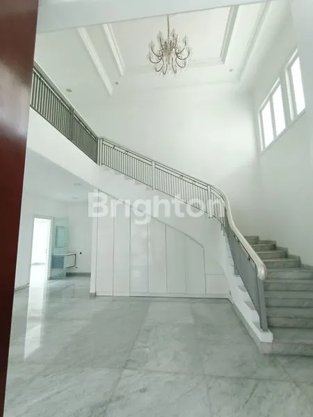 image RUMAH MEWAH INTERCON KEBON JERUK JAKARTA BARAT (4)
