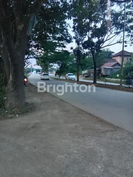 image TANAH PINGGIR JALAN RAYA DEPAN GERBANG STADION (1)