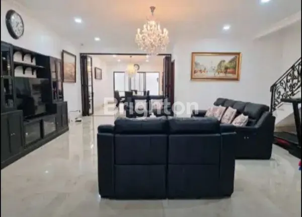 RUMAH BAGUS DAN BESAR LOKASI PREMIUM 3 LANTAI DI SUTERA ALBA ALAM SUTERA TANGERANG