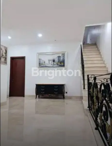 image RUMAH BAGUS DAN BESAR LOKASI PREMIUM 3 LANTAI DI SUTERA ALBA ALAM SUTERA TANGERANG (5)