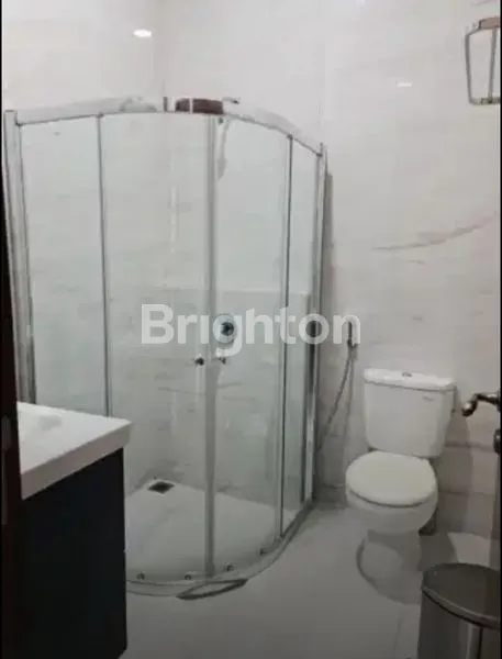 image RUMAH BAGUS DAN BESAR LOKASI PREMIUM 3 LANTAI DI SUTERA ALBA ALAM SUTERA TANGERANG (7)