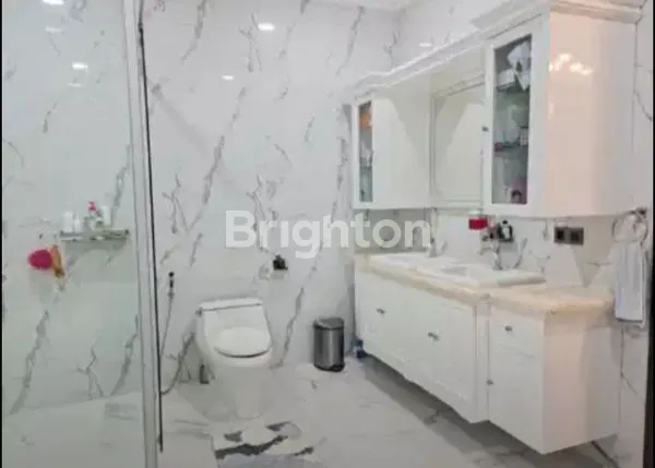 image RUMAH BAGUS DAN BESAR LOKASI PREMIUM 3 LANTAI DI SUTERA ALBA ALAM SUTERA TANGERANG (8)