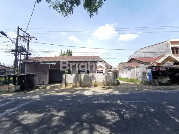 image TANAH HOEK BONUS BANGUNAN TUA (1)