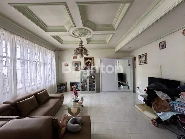 image RUKO / RUANG USAHA 3 LANTAI AREA STRATEGIS SLAMET RIYADI SOLO SURAKARTA (8)