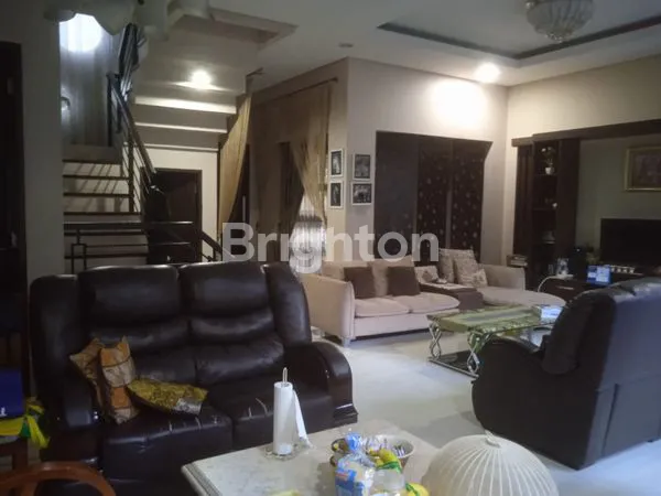 image RUMAH MEWAH & BESAR KOMPLIT KOLAM RENANG DITENGAH KOTA PESONA KAYANGAN DEPOK (2)