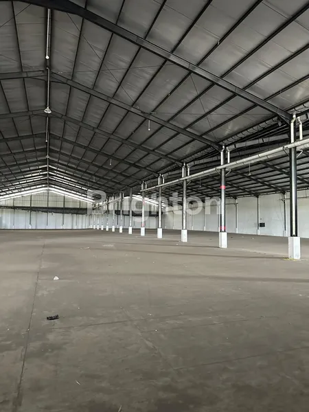 image GUDANG NOL JALAN AREA ROMOKALISARI ROW LEBAR PERGUDANGAN PRIBADI SIAP PAKAI DEKAT TOL AKSES KONTAINER READY BEBERAPA OPSI (3)