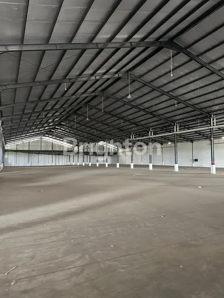 image GUDANG NOL JALAN AREA ROMOKALISARI ROW LEBAR PERGUDANGAN PRIBADI SIAP PAKAI DEKAT TOL AKSES KONTAINER READY BEBERAPA OPSI (4)