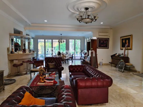 image RUMAH HOEK COCOK UNTUK KELUARGA BESAR & DALAMNYA RAPI DI RAGUNAN, SWIM POOL, BANGUNAN 2 LANTAI  (1)