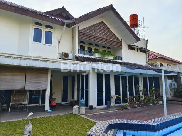 image RUMAH HOEK COCOK UNTUK KELUARGA BESAR & DALAMNYA RAPI DI RAGUNAN, SWIM POOL, BANGUNAN 2 LANTAI  (6)