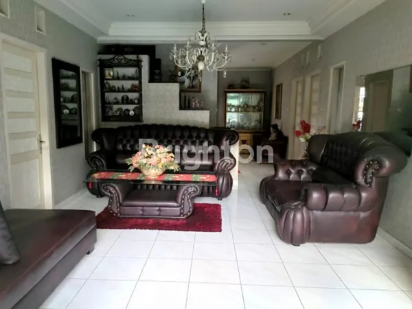 image RUMAH BSD GRIYA LOKA LUAS BANYAK KAMAR ADA KOLAM RENANG LOKASI STRATEGIS (3)