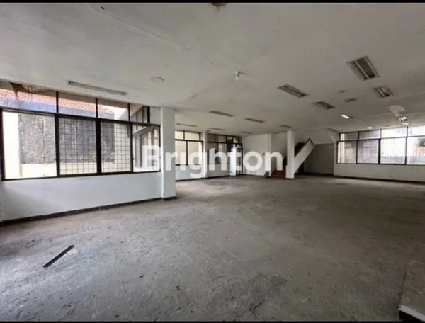 image RUKO STRATEGIS DI TENGAH KOTA SOLO!! LOKASI PREMIUM SERTA COCOK UTK USAHA APA SAJA (2)