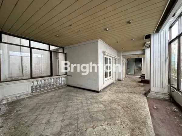 image RUKO STRATEGIS DI TENGAH KOTA SOLO!! LOKASI PREMIUM SERTA COCOK UTK USAHA APA SAJA (4)