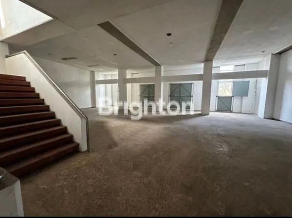 image RUKO STRATEGIS DI TENGAH KOTA SOLO!! LOKASI PREMIUM SERTA COCOK UTK USAHA APA SAJA (5)