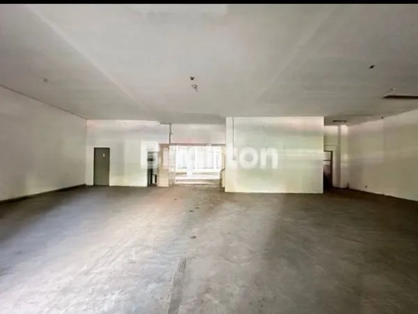 image RUKO STRATEGIS DI TENGAH KOTA SOLO!! LOKASI PREMIUM SERTA COCOK UTK USAHA APA SAJA (6)