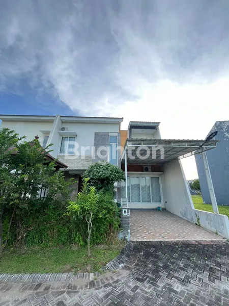 image RUMAH 2 LANTAI SUDAH RENOVASI DI LA DIVA GREENHILL MENGANTI GRESIK (1)