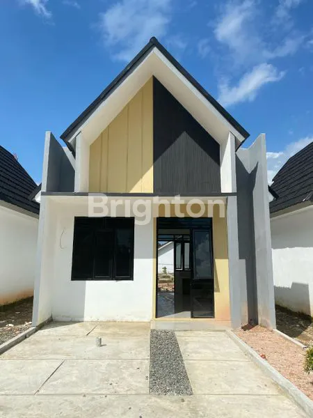 image RUMAH MERAH MATA TERBAIK DI KELASNYA (1)