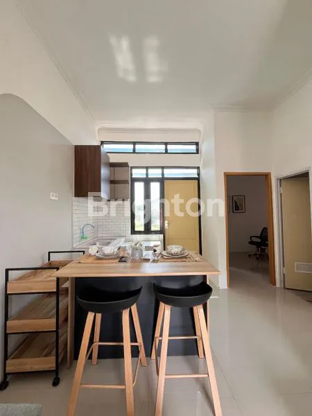 image RUMAH MERAH MATA TERBAIK DI KELASNYA (2)