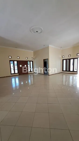 image RUMAH BESAR BERUKURAN LUAS, COCOK UNTUK RUMAH TINGGAL, KANTOR ATAU TEMPAT USAHA  DI PONDOK BLIMBING INDAH ARAYA MALANG (3)