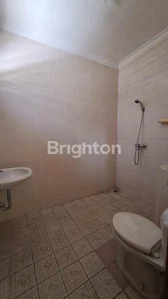 image RUMAH BESAR BERUKURAN LUAS, COCOK UNTUK RUMAH TINGGAL, KANTOR ATAU TEMPAT USAHA  DI PONDOK BLIMBING INDAH ARAYA MALANG (5)