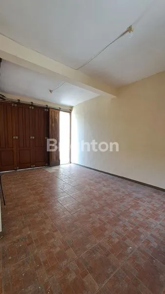 image RUMAH BESAR BERUKURAN LUAS, COCOK UNTUK RUMAH TINGGAL, KANTOR ATAU TEMPAT USAHA  DI PONDOK BLIMBING INDAH ARAYA MALANG (7)