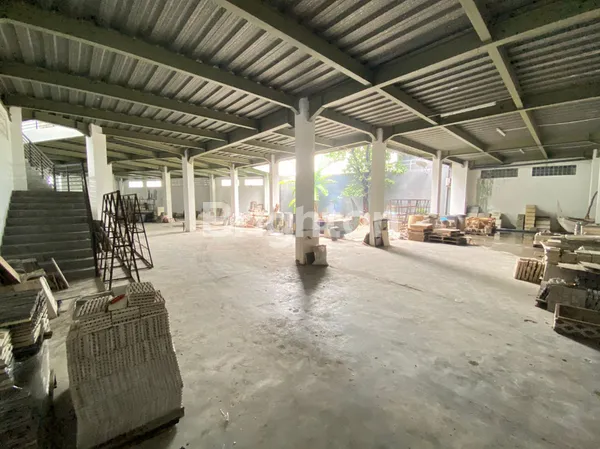 image DISEWAKAN GUDANG DI JL SUNSET ROAD, SEMINYAK - 0 JALAN RAYA -PREMIUM LOCATION – PARKIR LUAS (8)